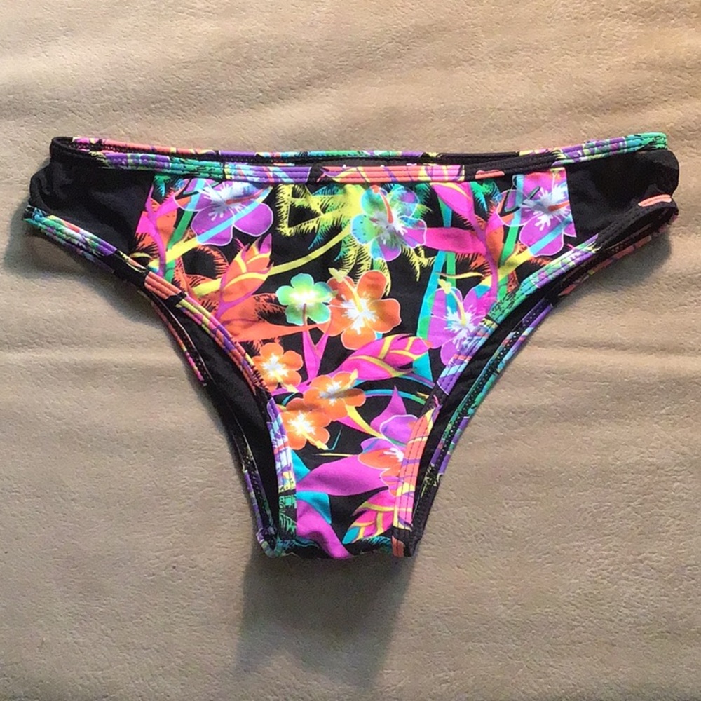 NWOT Wet Seal Colorful Bikini Bottom